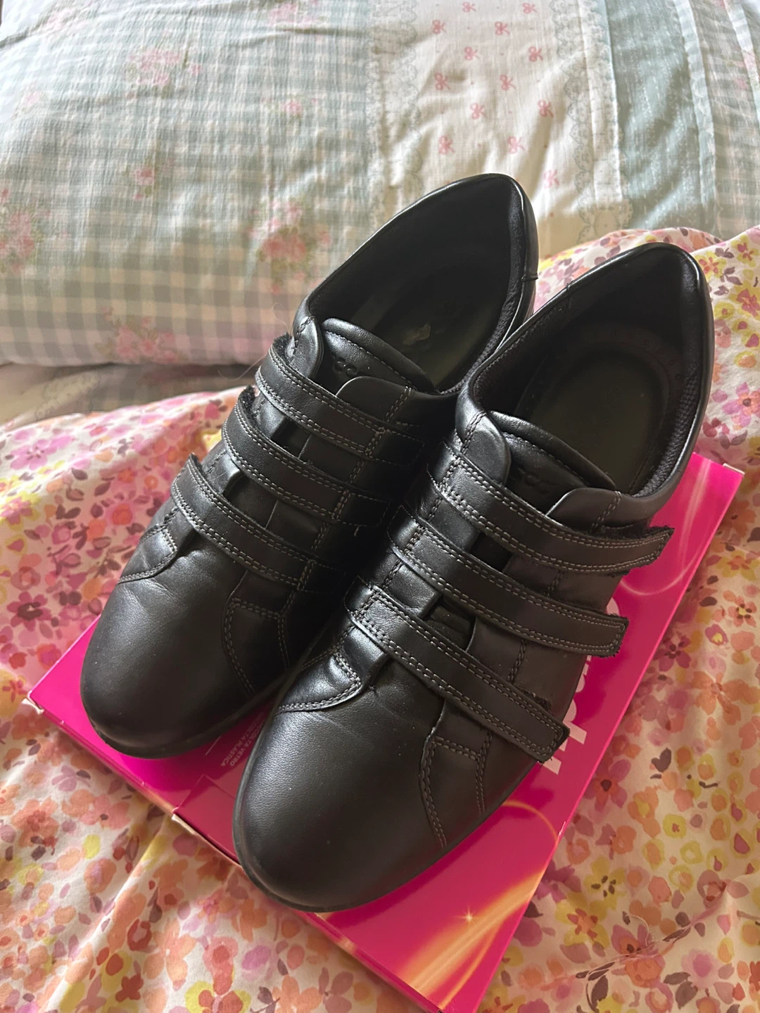 ECCO Black Leather Hook-and-Loop Shoes - Size 9 Women’s