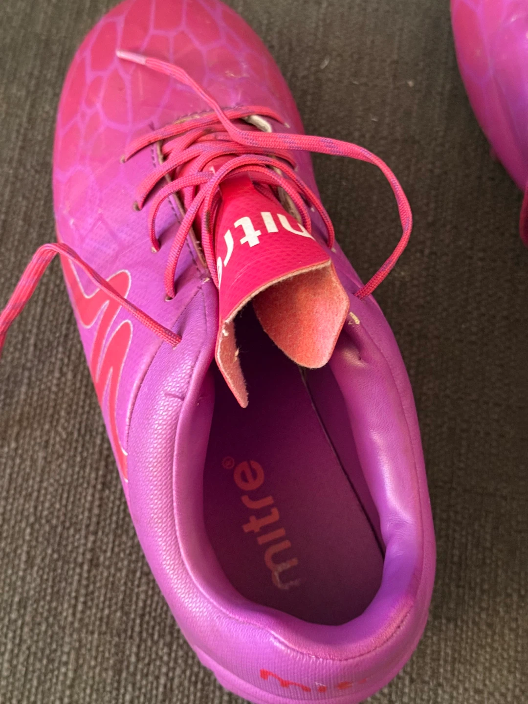 Mitre Pink Soccer Cleats - Girls Size 5 - photo 4