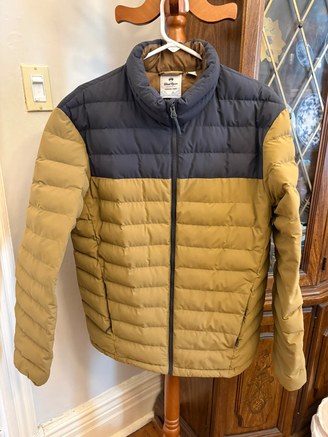 Wind River Puffer Jacket - Tan/black