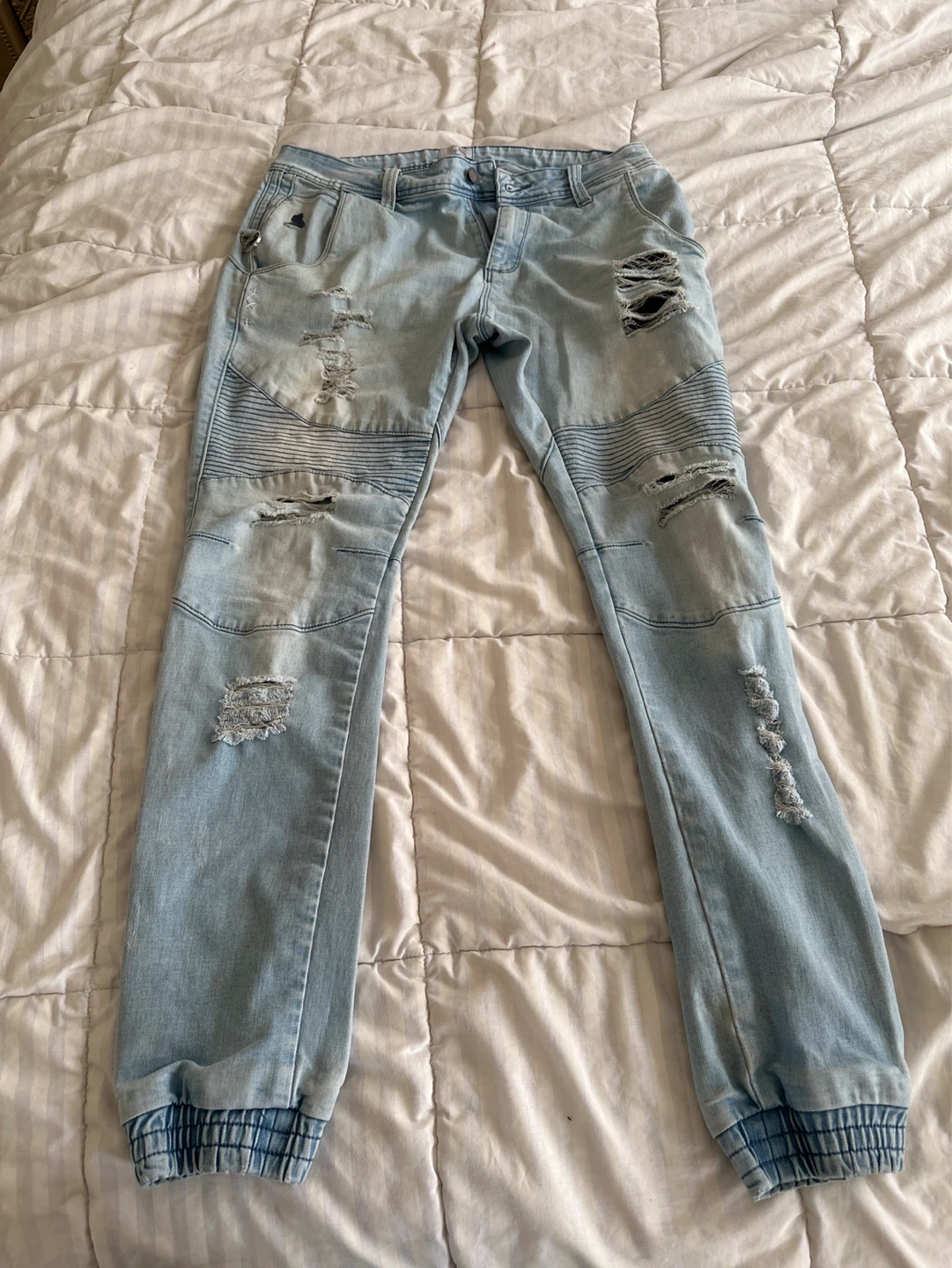 Light Wash Ripped Jogger Jeans - Size 30