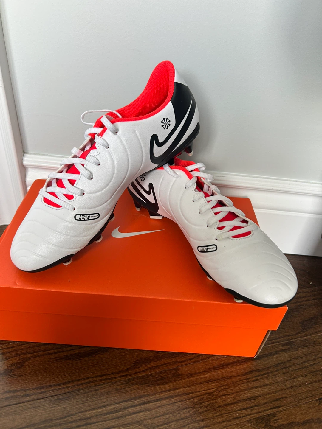 Nike Soccer Cleats - photo 2