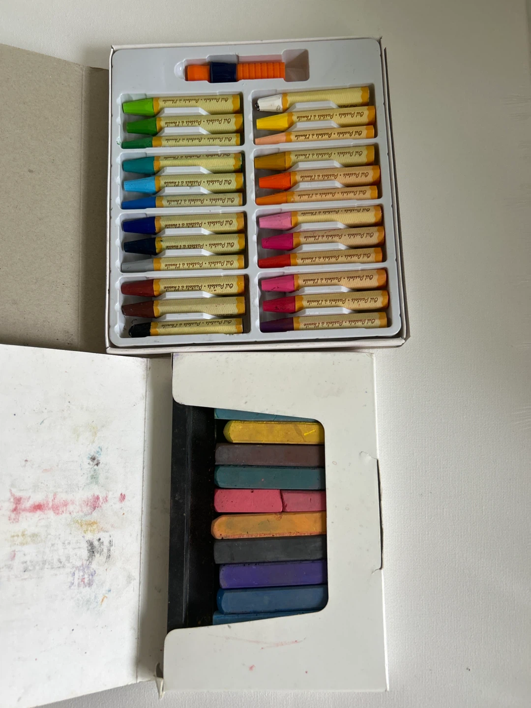 24 Colours Oil Pastels & 12 Artist Pastels - photo 2