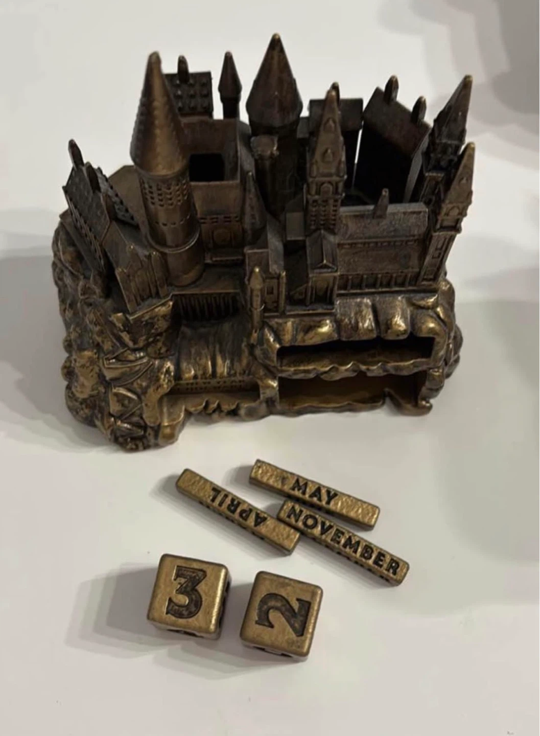 Hallmark Harry Potter Hogwarts Castle Perpetual Calendar - photo 2