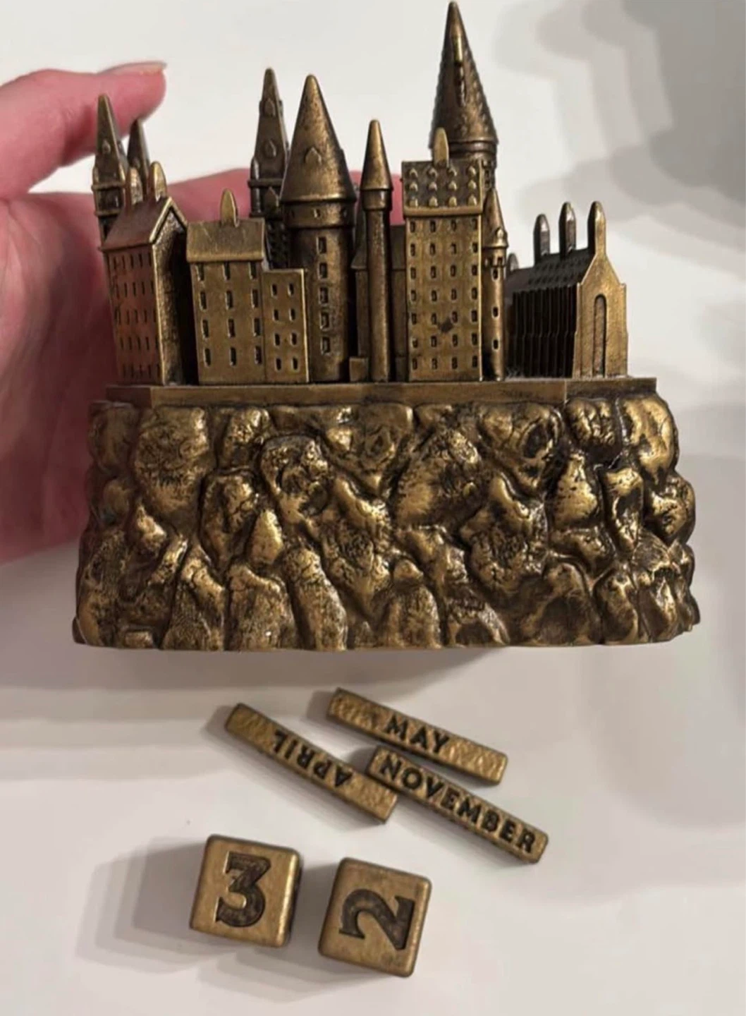 Hallmark Harry Potter Hogwarts Castle Perpetual Calendar - photo 3