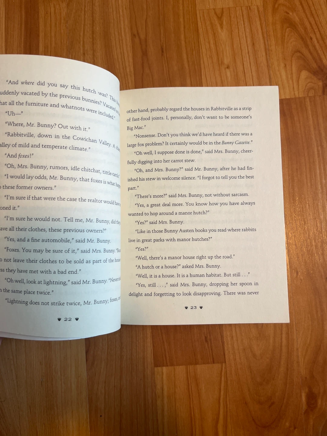 Mr. and Mrs. Bunny - Detective Extraordinaire! Book - photo 3