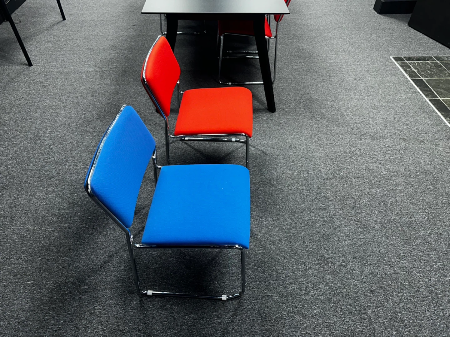 Set of modern chairs, 6 blue and 6 red - photo 2
