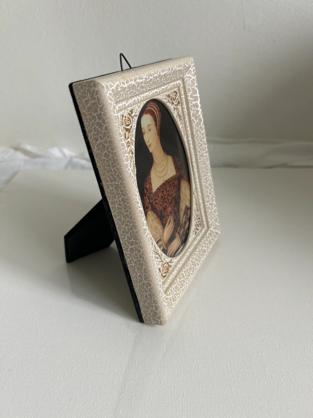 Small Oval Opening Picture Frame - photo 2