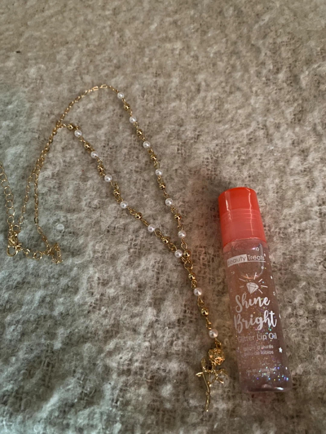 Beauty Treats Shine Bright Glitter Lip Oil with Necklace
