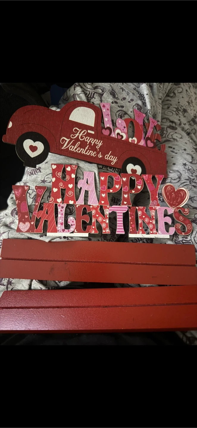 FREE Happy Valentine's Day Wood Sign with Truck