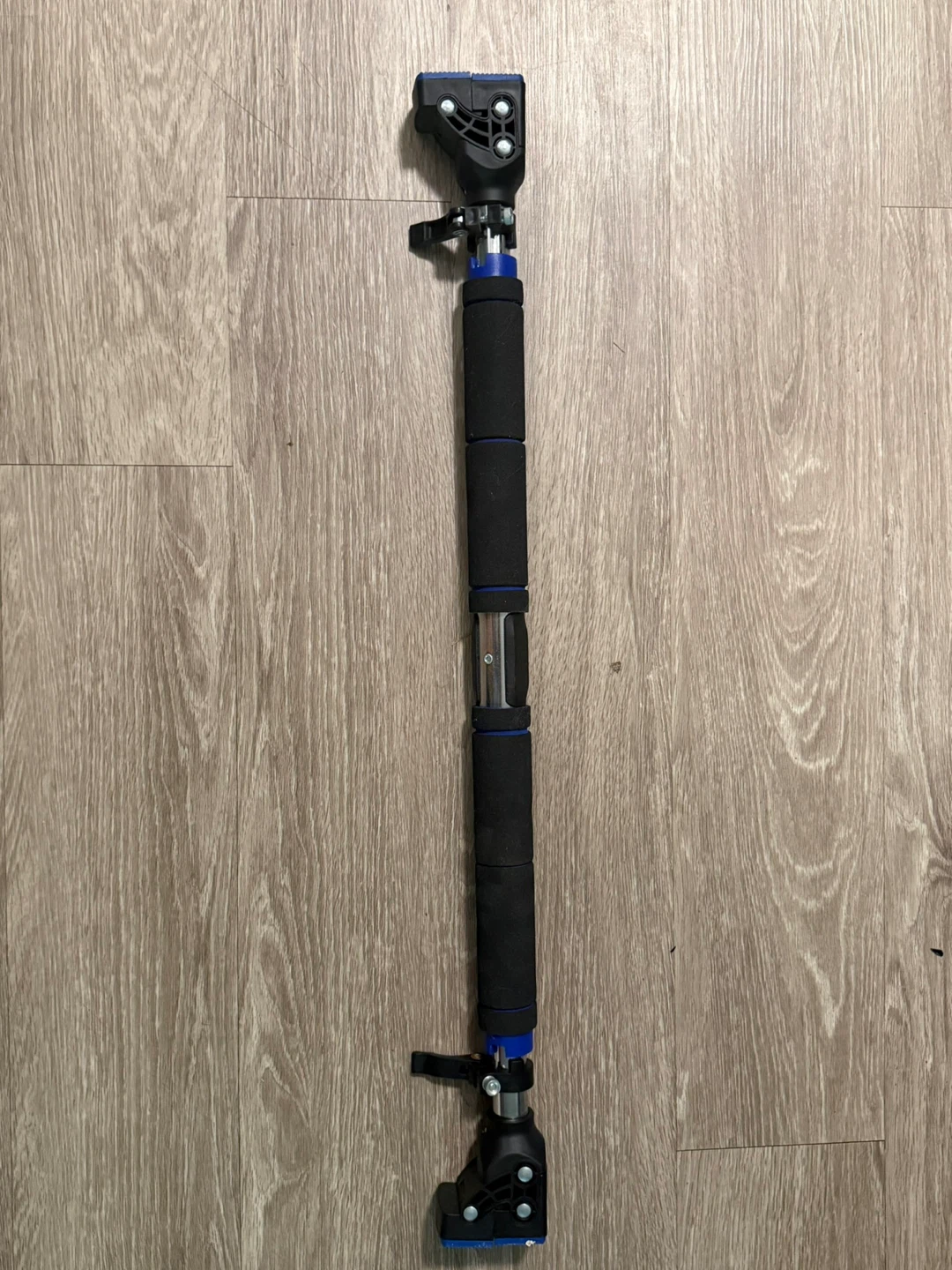 Doorway Pull Up Bar with Built-in Level
