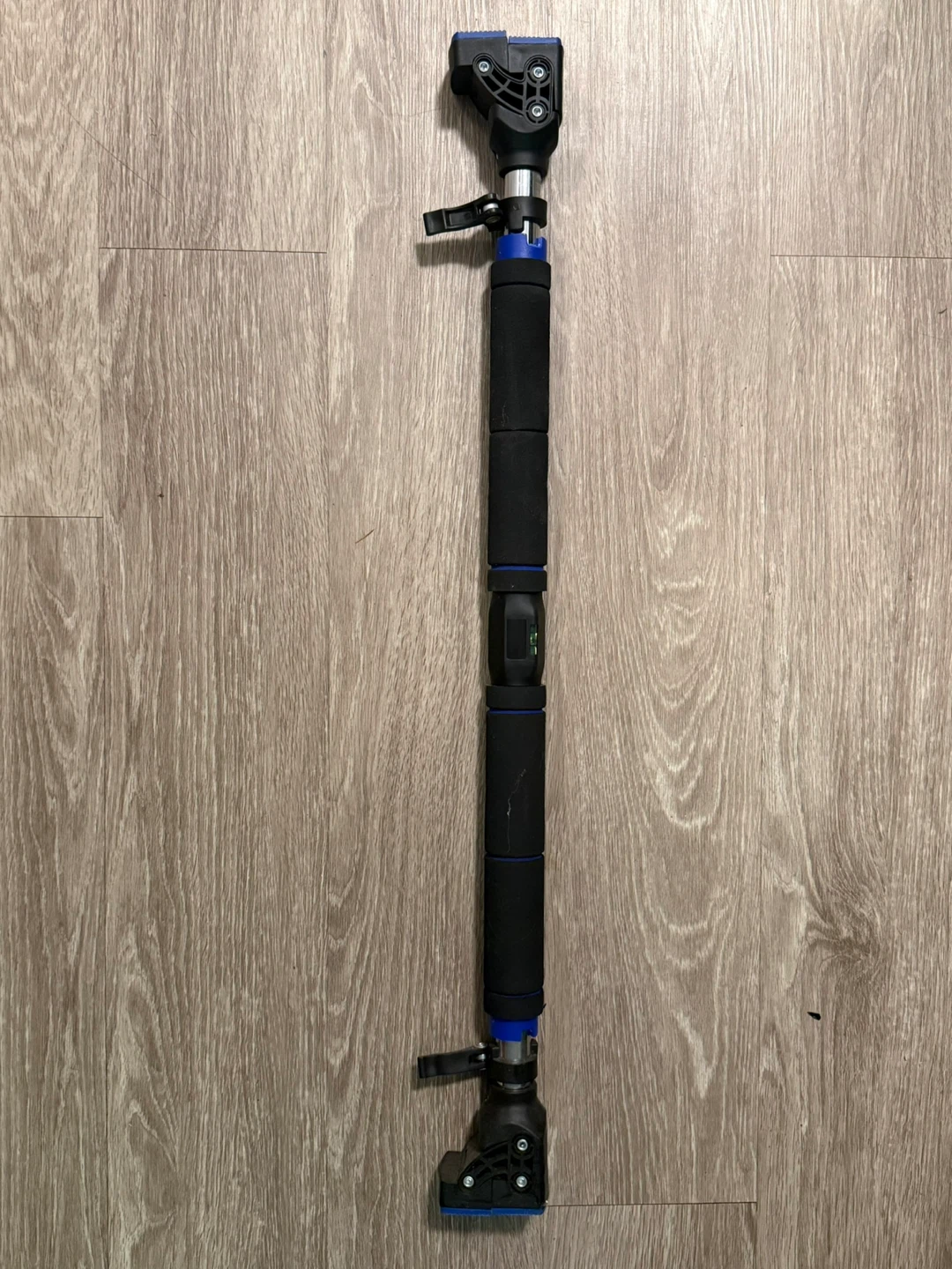 Doorway Pull Up Bar with Built-in Level - photo 2