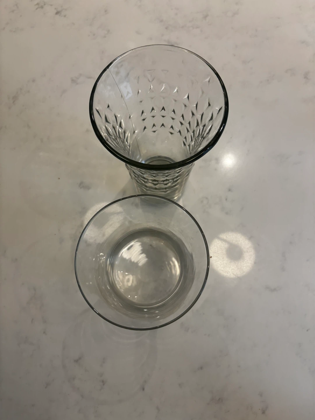 Set of 2 Clear Glass Vases - photo 2