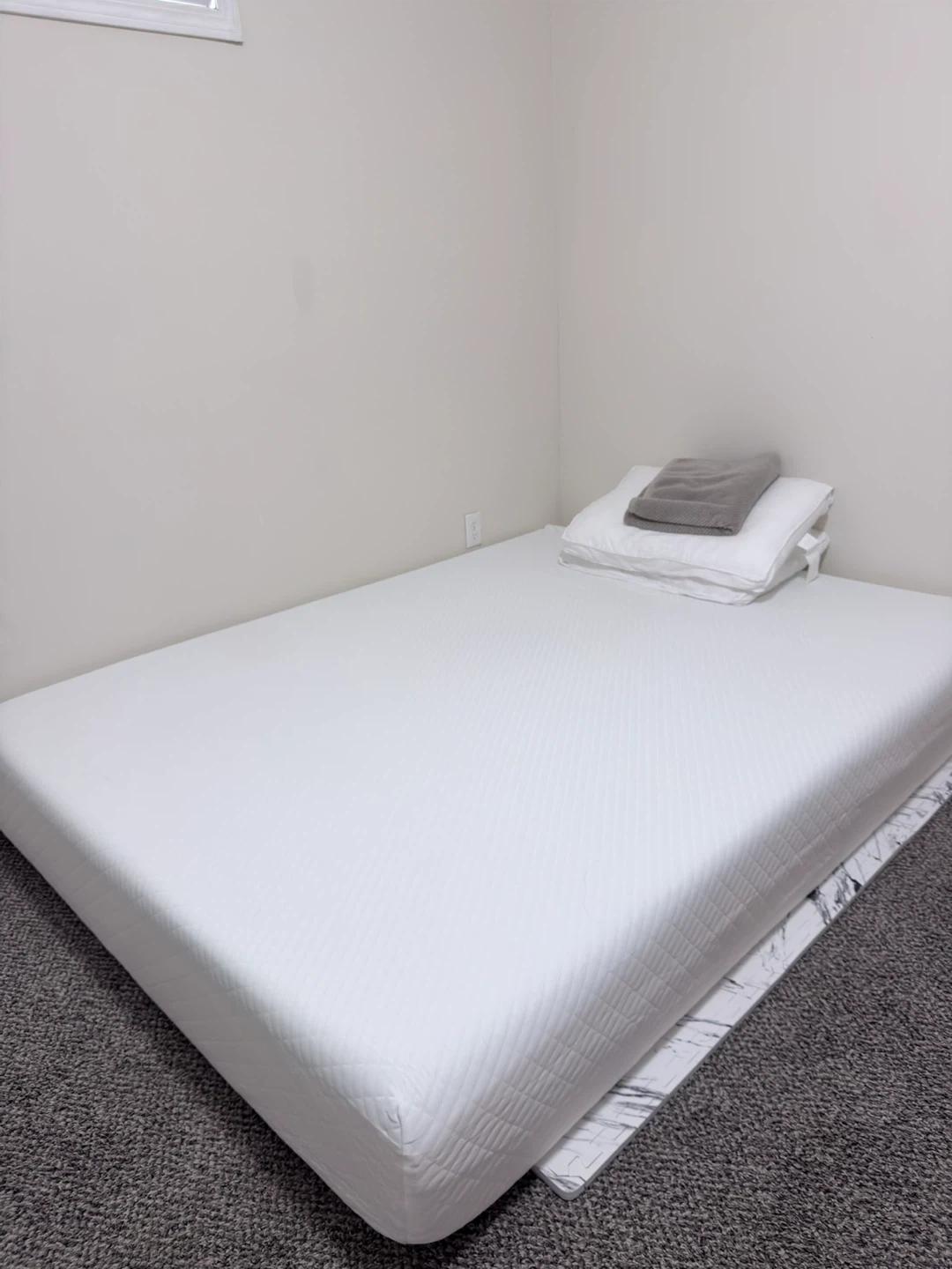 White Queen Size Mattress - photo 3