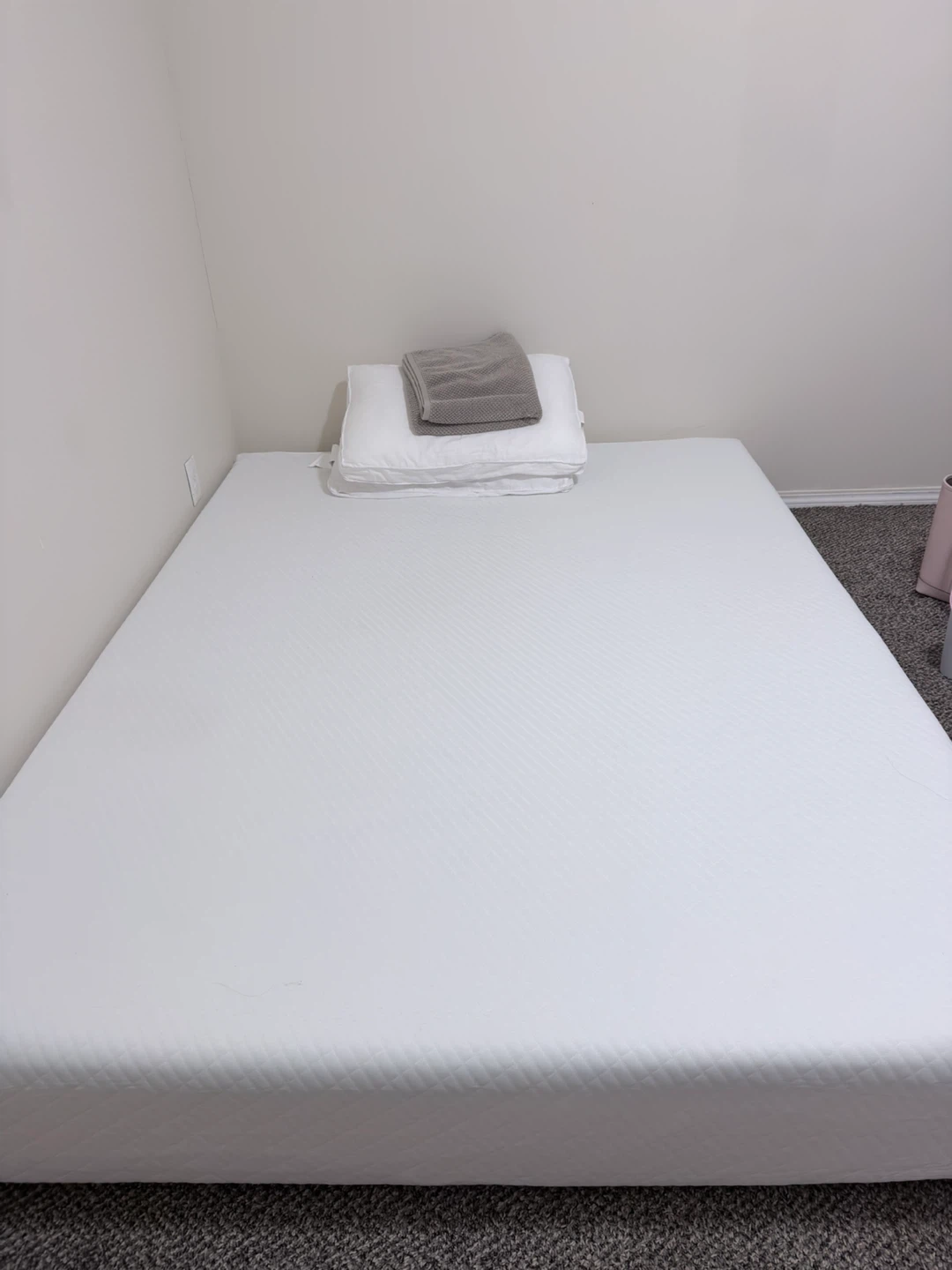 White Queen Size Mattress - photo 2