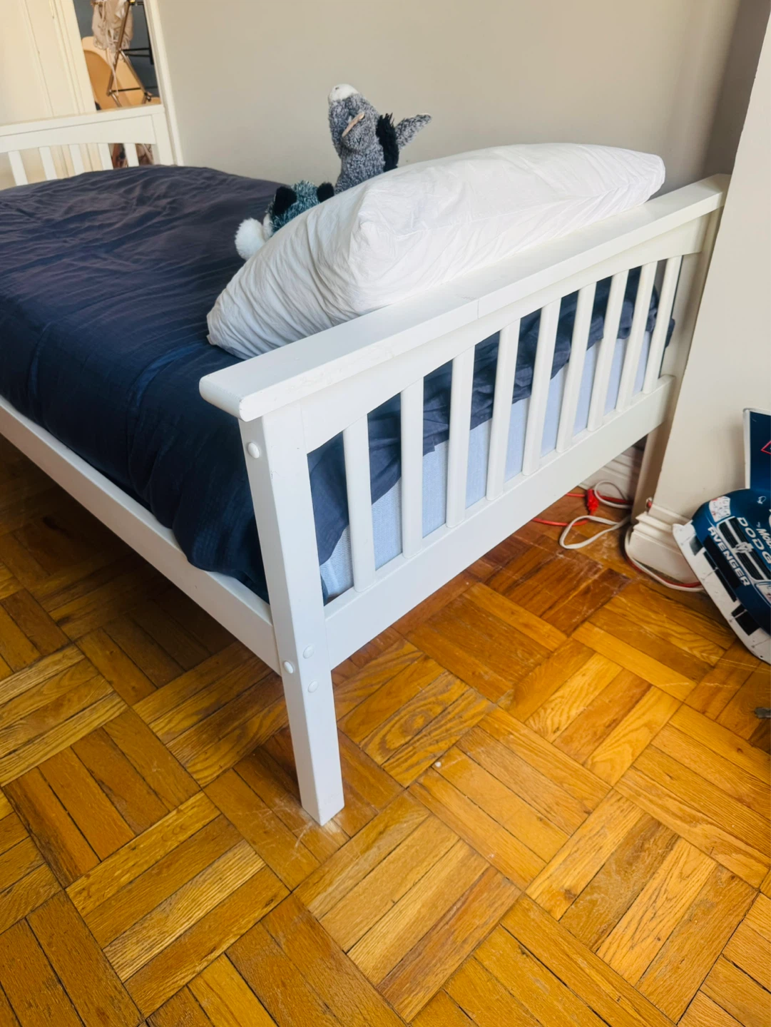 White Solid Wood Twin Bed Frames - photo 5