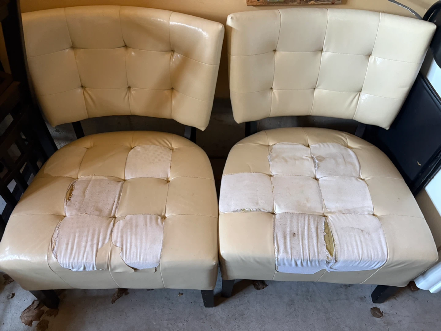 Set of 2 Cream Accent Chairs