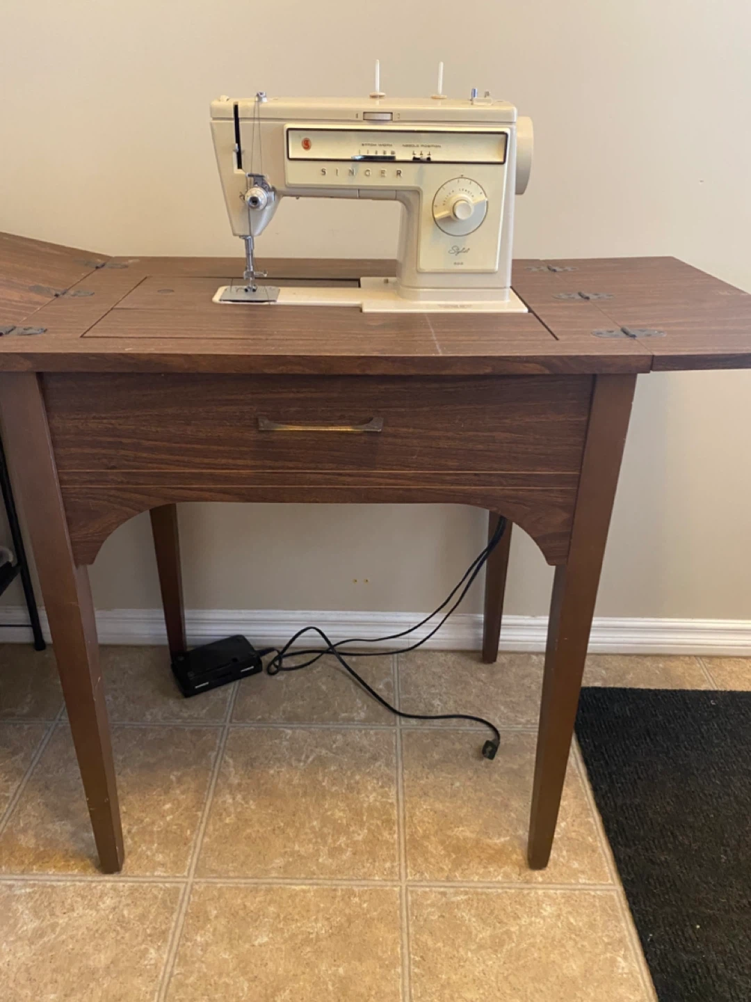 Singer "Stylist” 502 Sewing Machine with sewing kit - photo 2