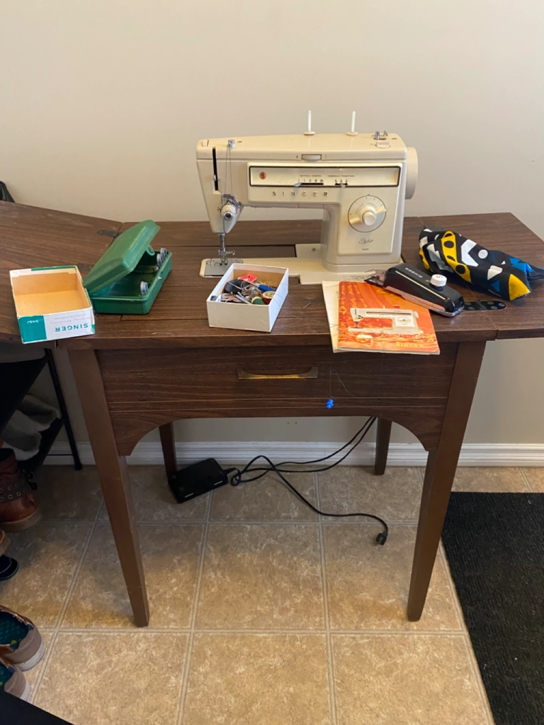 Singer "Stylist” 502 Sewing Machine with sewing kit - photo 4