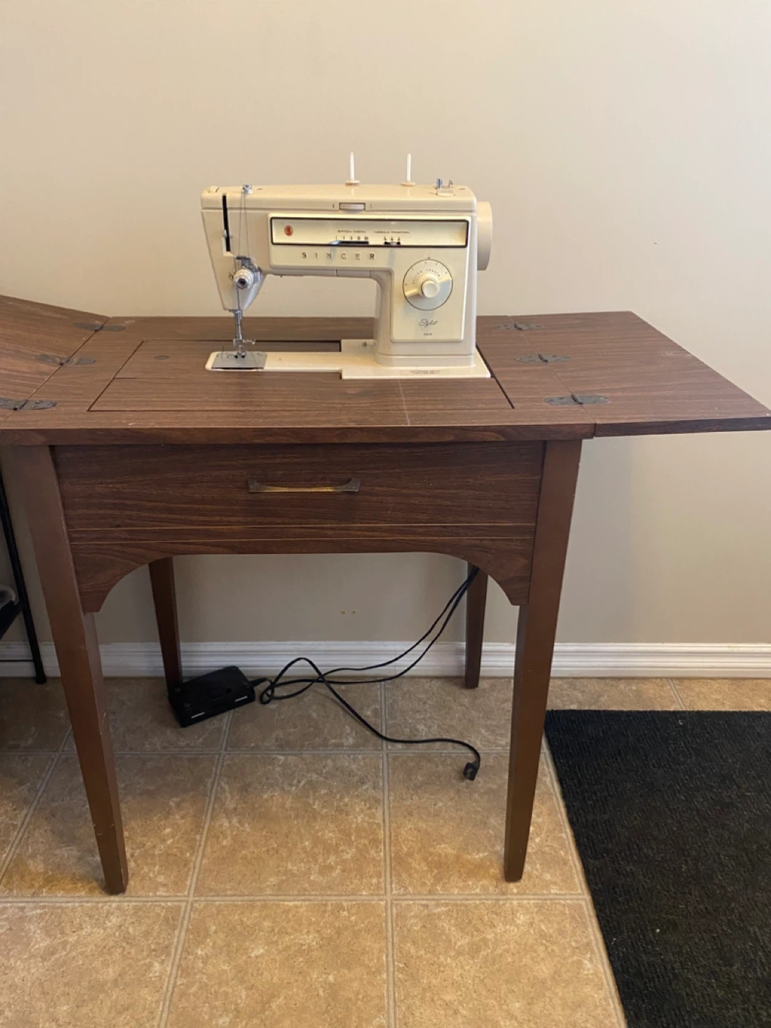 Singer "Stylist” 502 Sewing Machine with sewing kit - photo 3