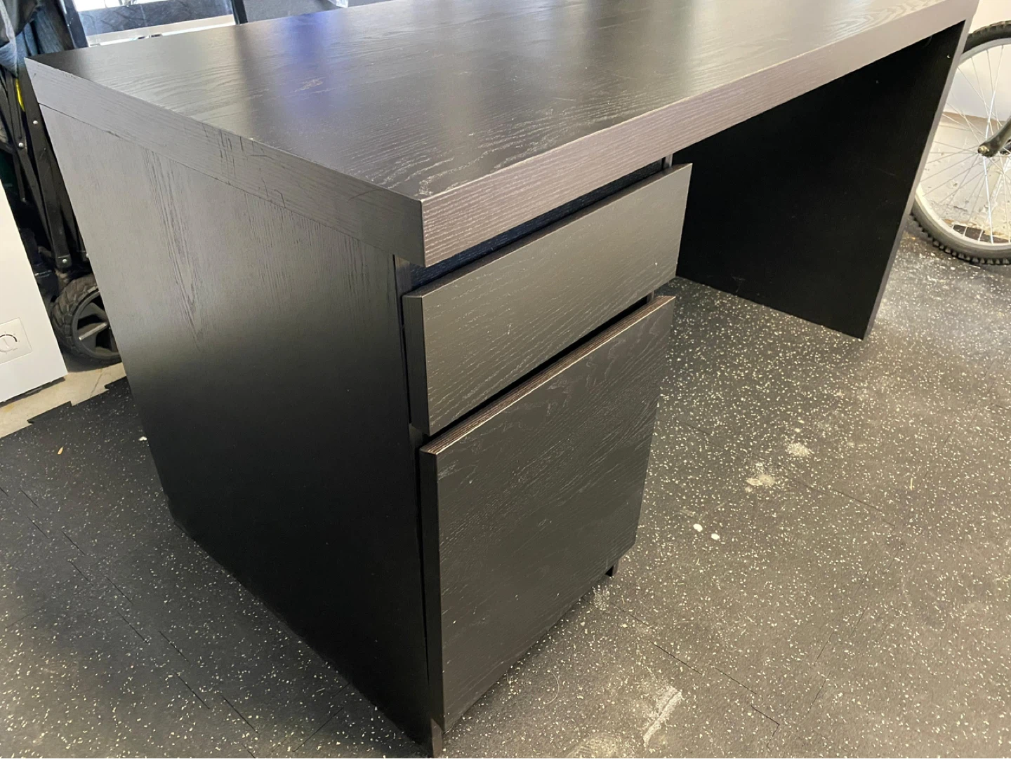 For pick up TODAY (05/15) - Malm desk from Ikea