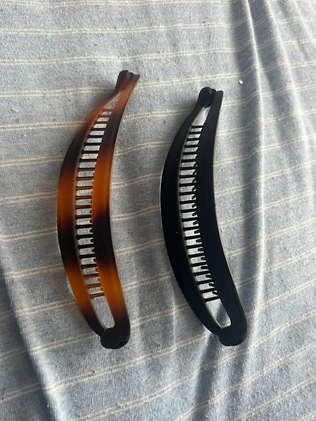 2 Banana Hair Clips (Tortoise & Black)