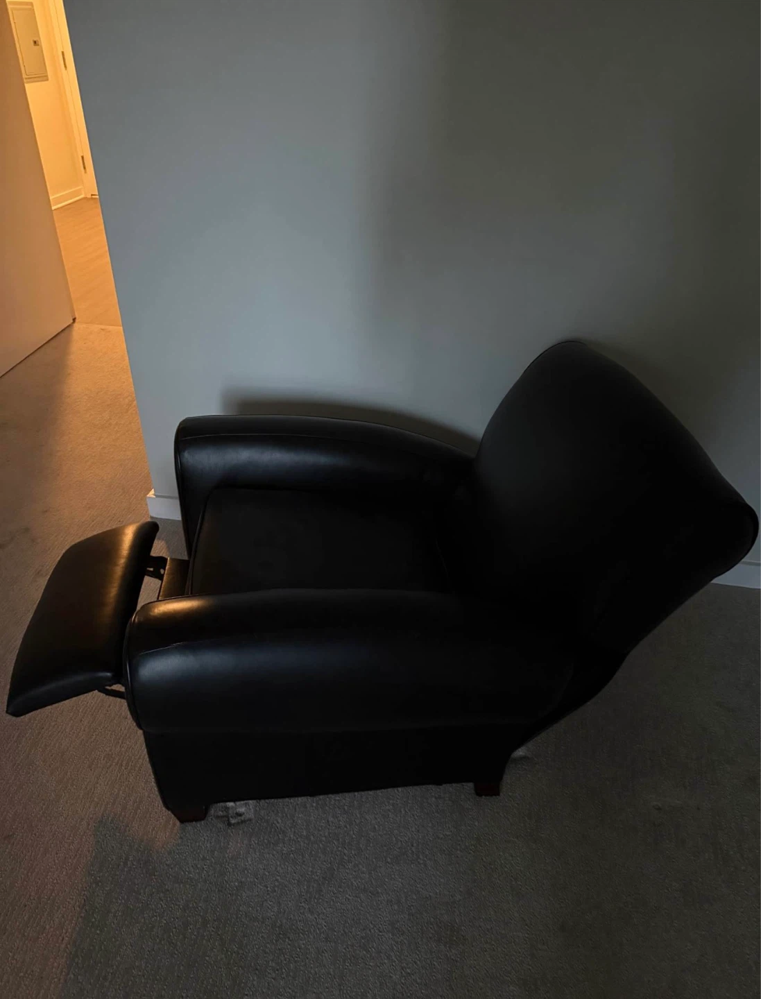 Black Leather Recliner Armchair - photo 3