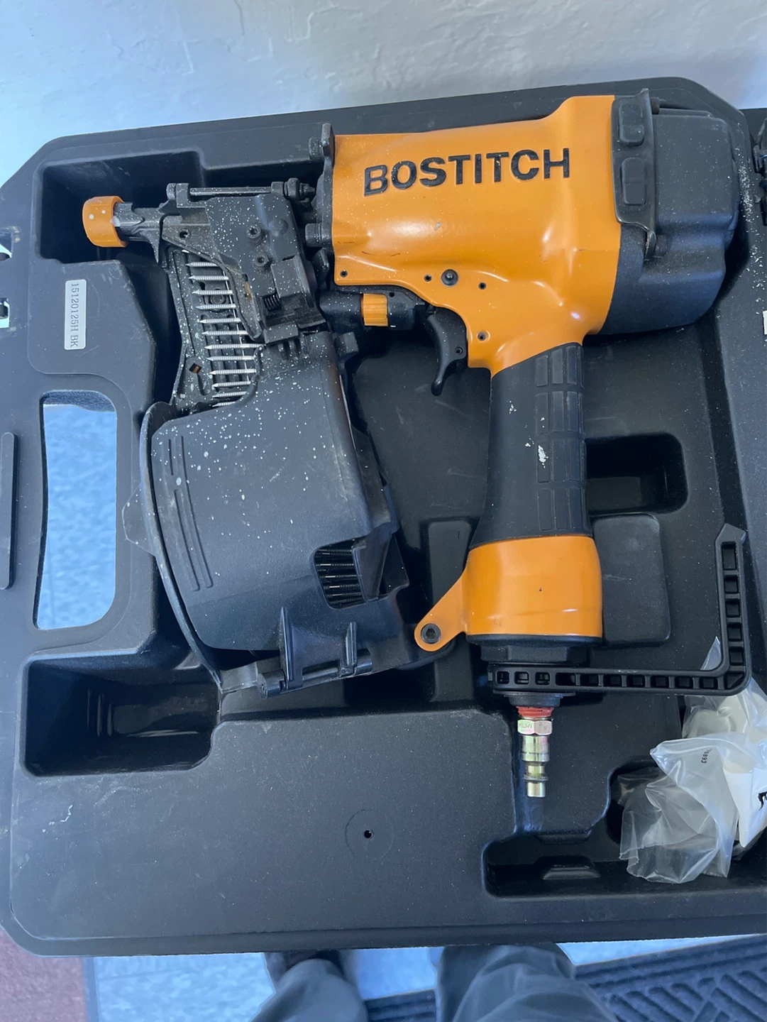 BOSTITCH  AIR NAIL GUN