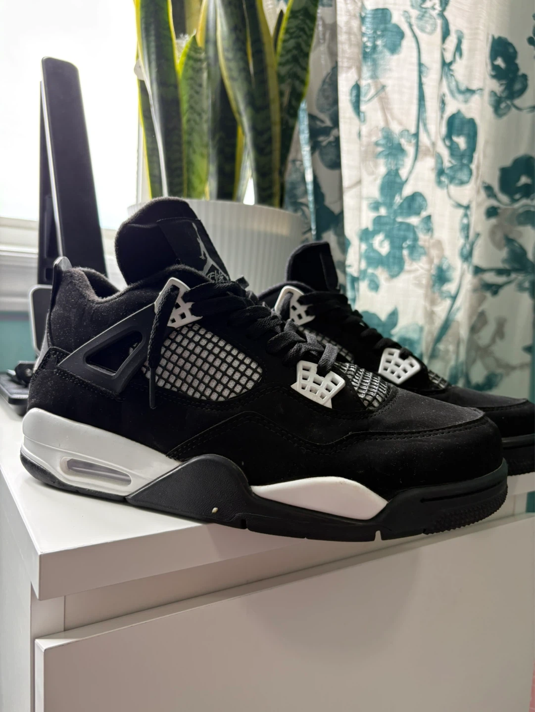 Air Jordan 4 Retro "White Thunder"
