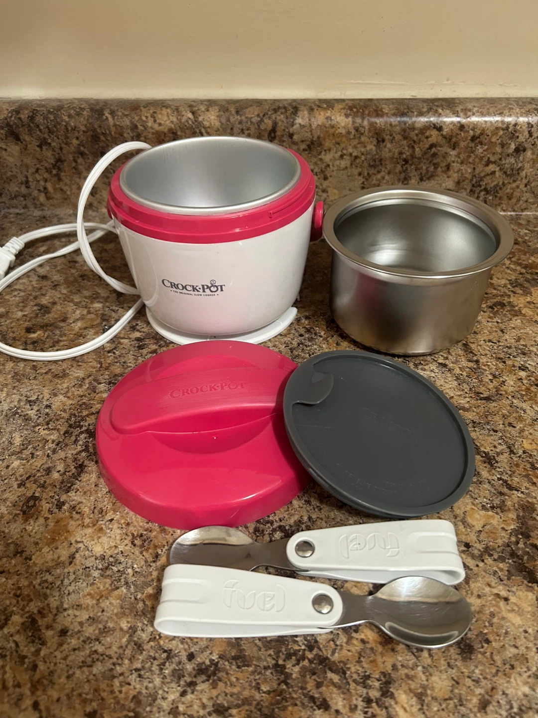 CrockPot Food Warmer – Hot Pink & White + 2 Travel Spoons - photo 2