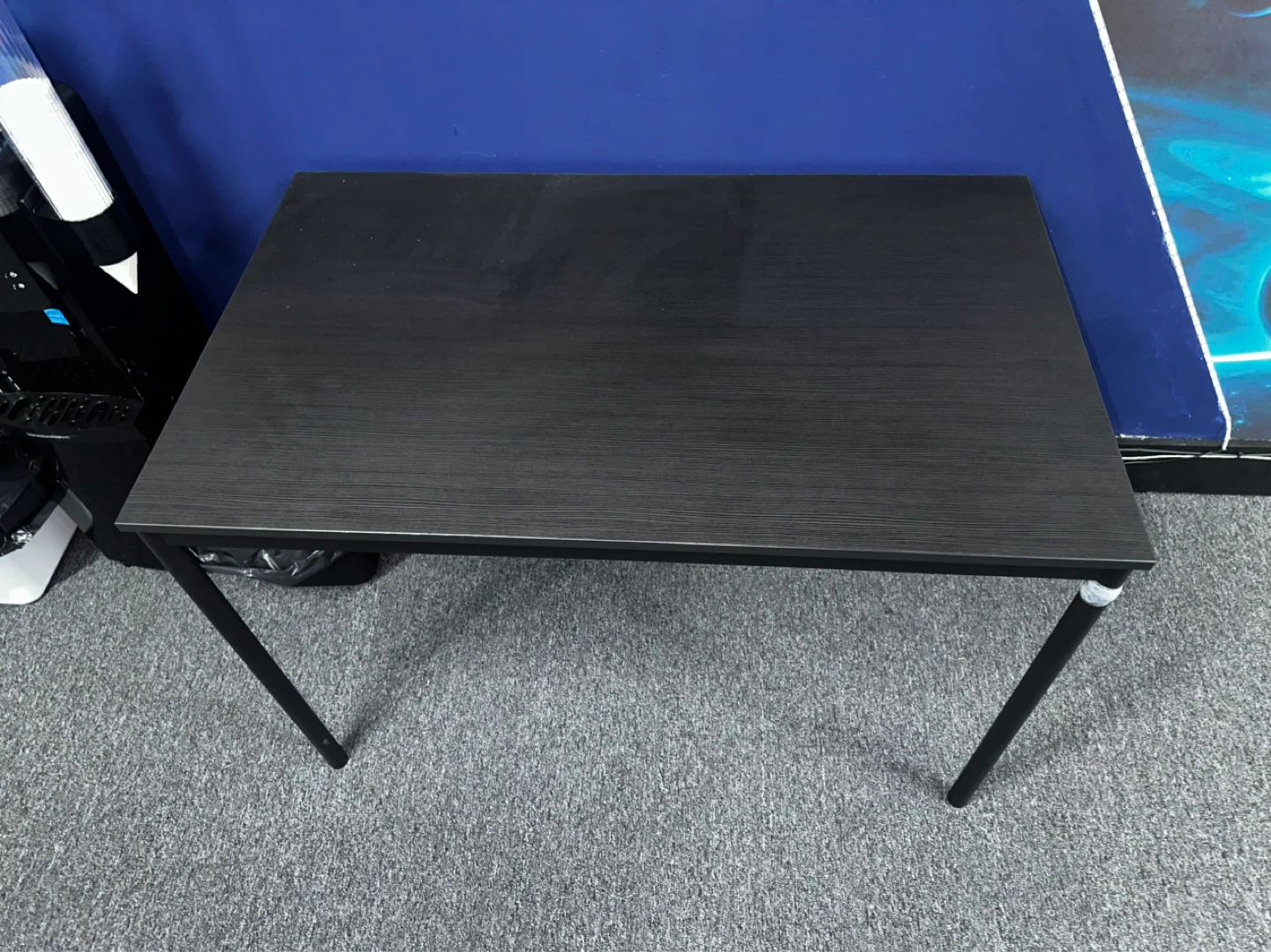 Black Simple Desk