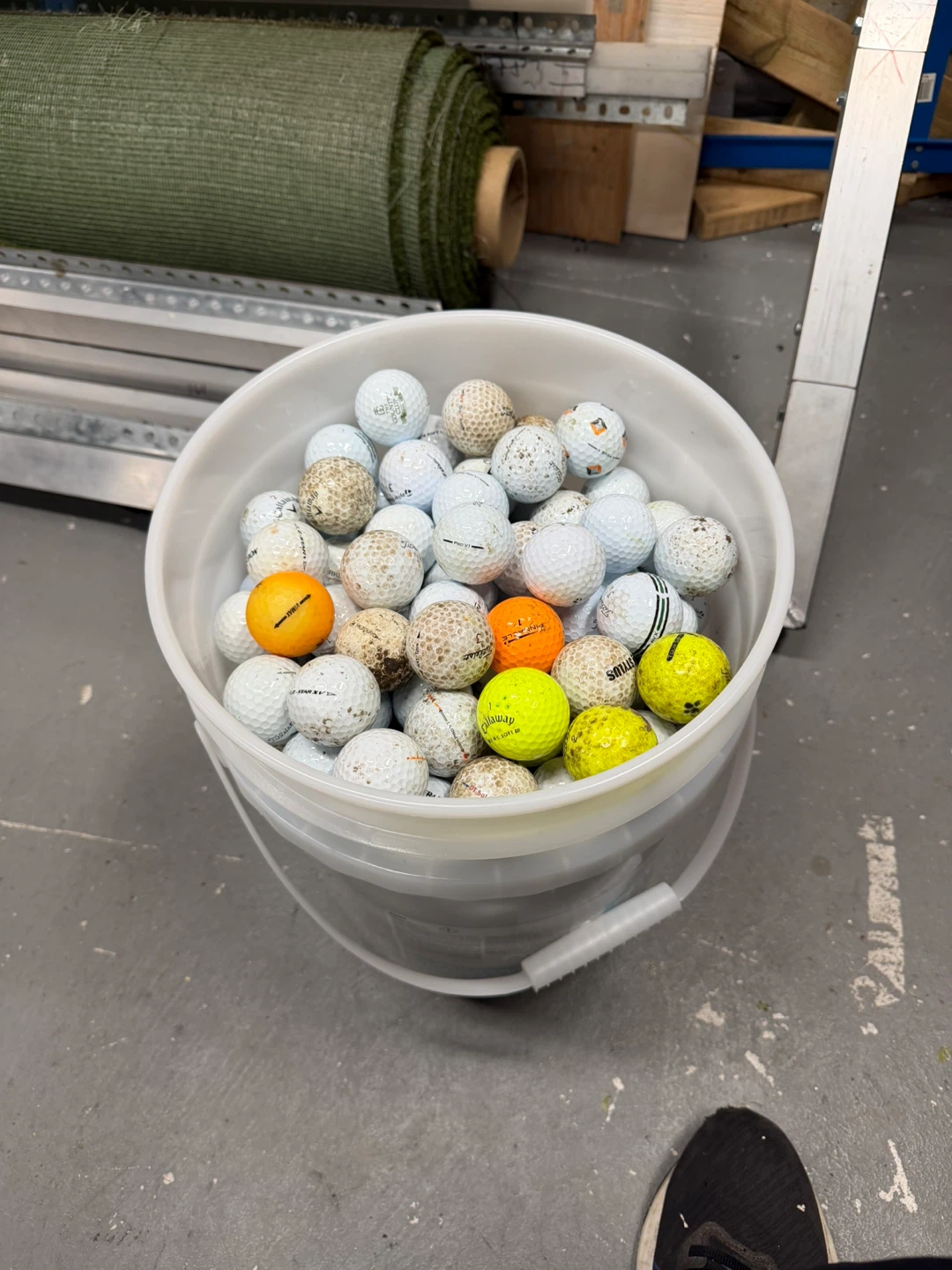 Bucket of assorted golf balls