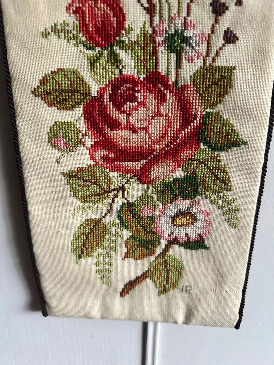 Embroidered Roses Wall Hanging Tapestry Floral Cross Stitched - photo 4
