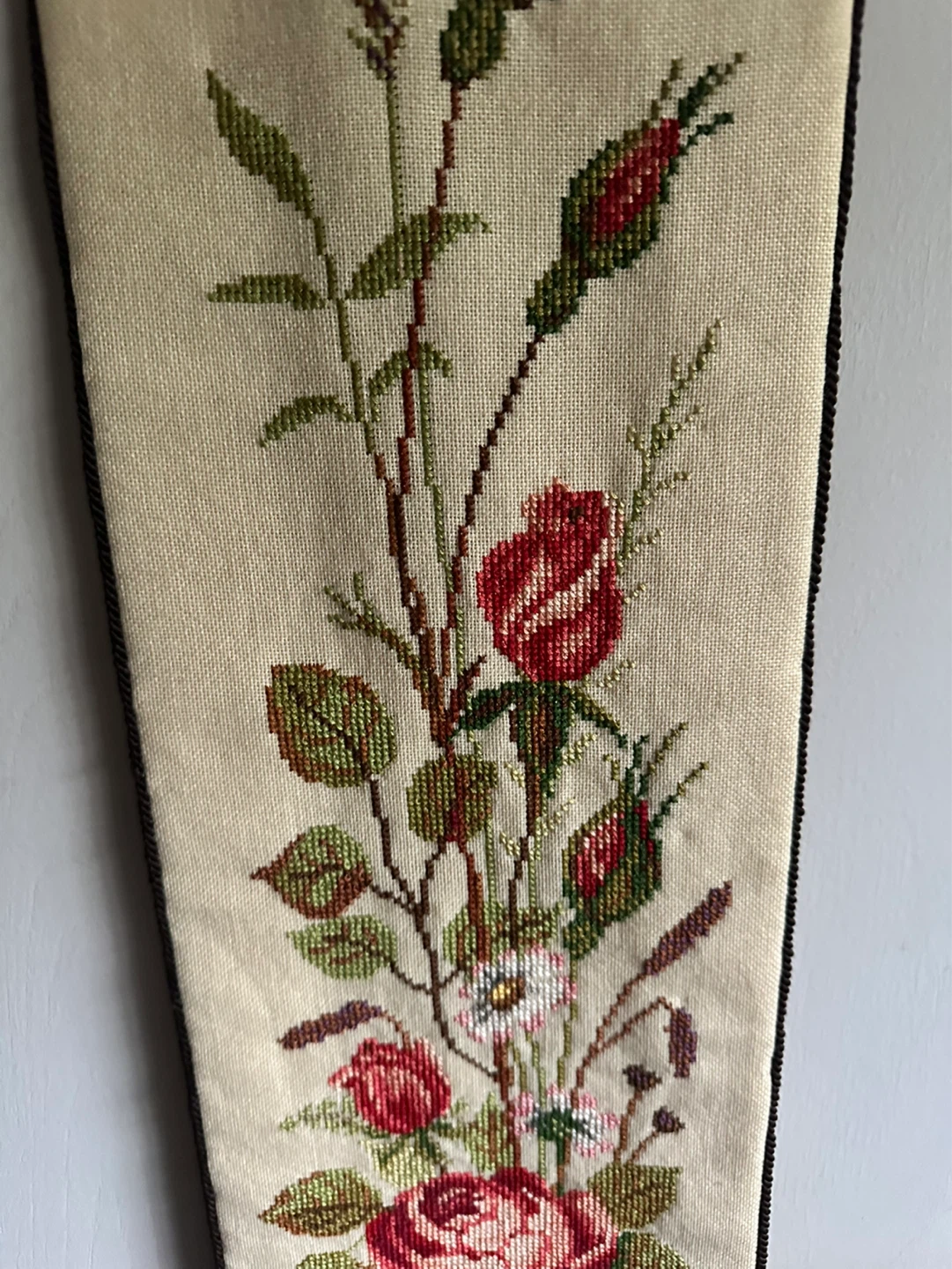 Embroidered Roses Wall Hanging Tapestry Floral Cross Stitched - photo 3