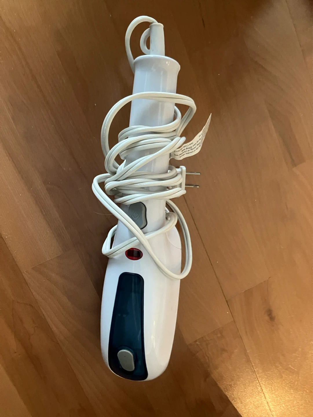 White handheld steamer - photo 2