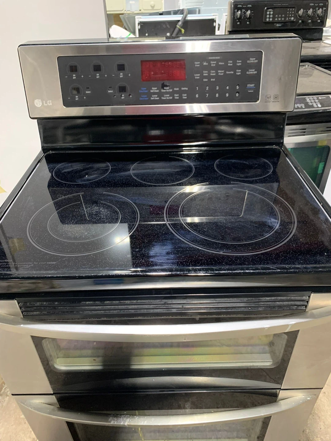 LG Stove with Glass Cooktop, double door oven!!!