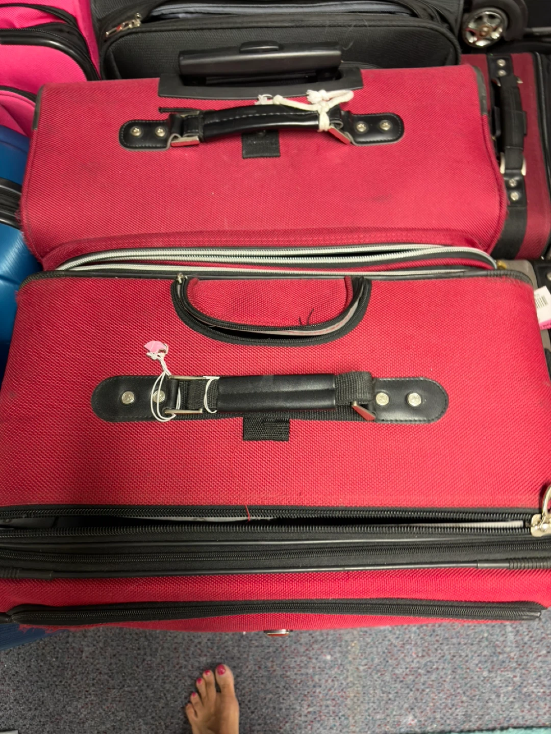 Red Swiss Gear Luggage Set