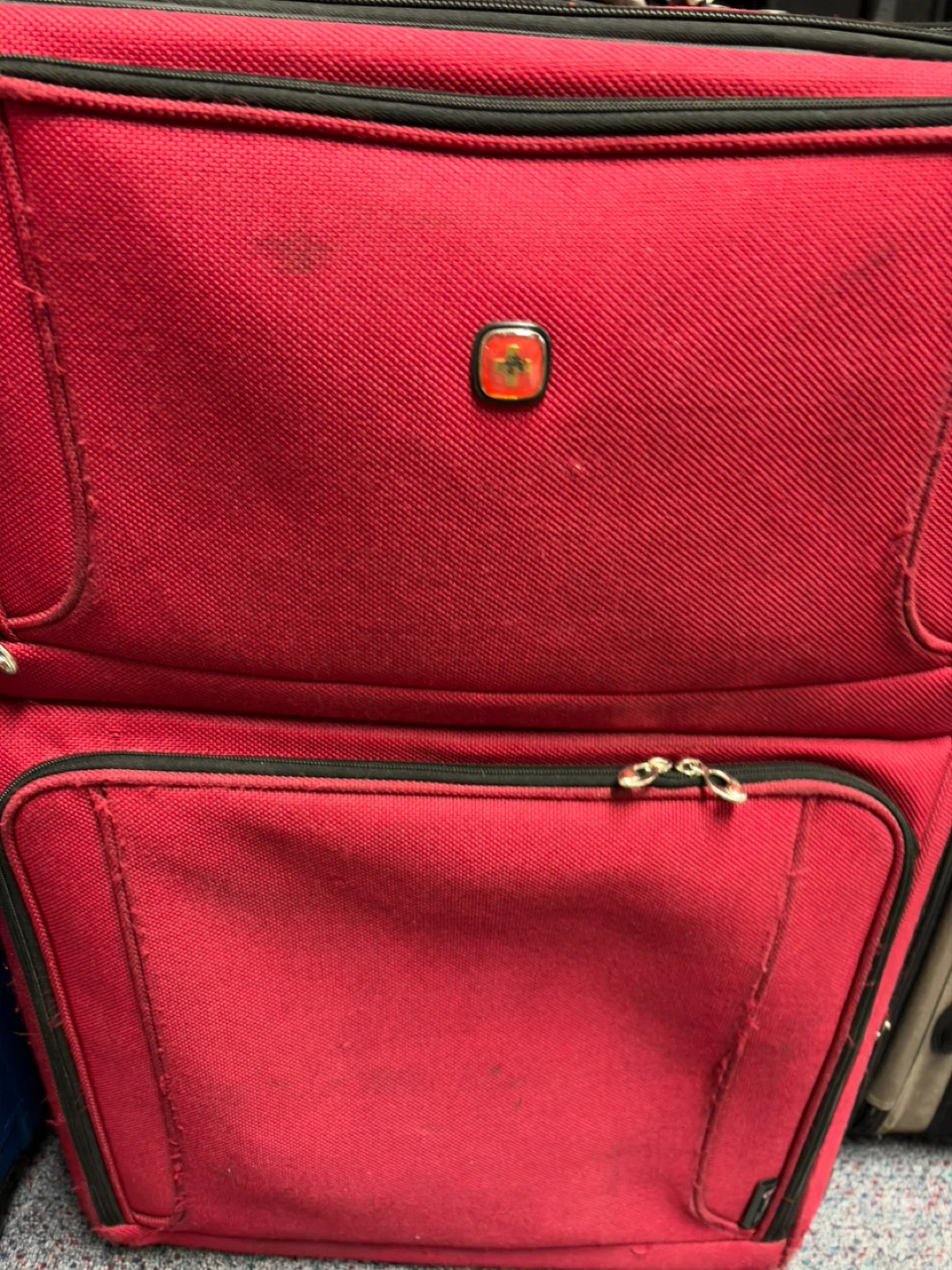 Red Swiss Gear Luggage Set - photo 2