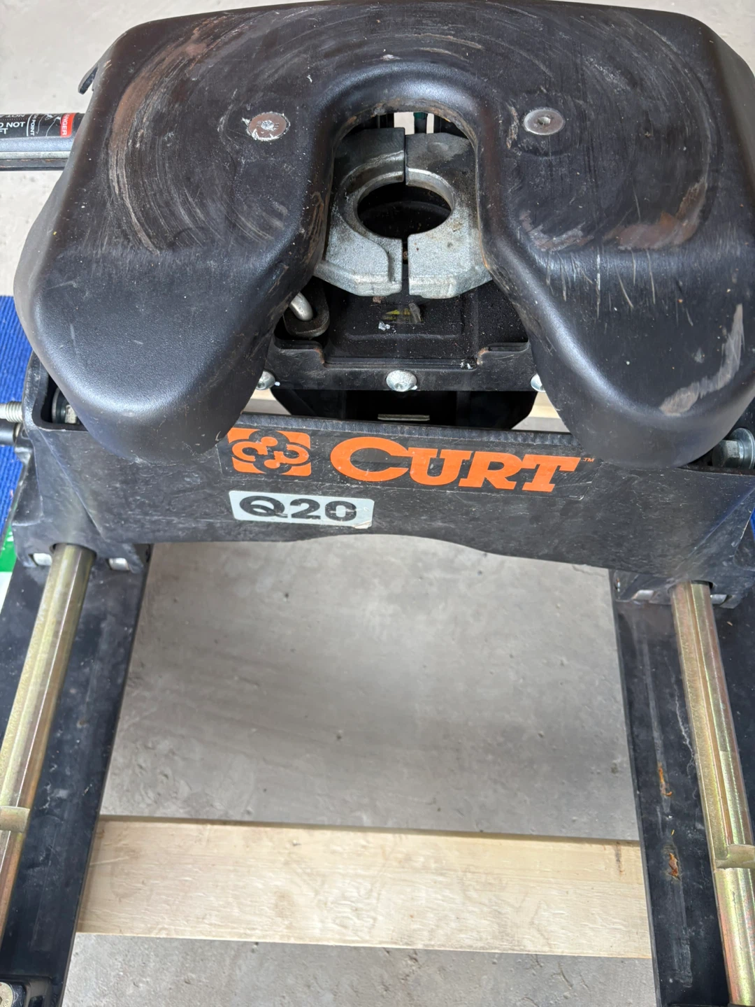 CURT Q20 5th Wheel Trailer Hitch - photo 2