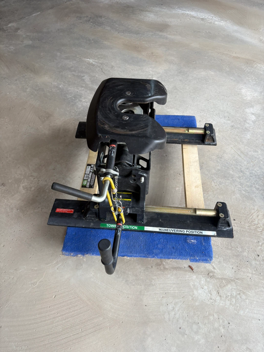 CURT Q20 5th Wheel Trailer Hitch - photo 3