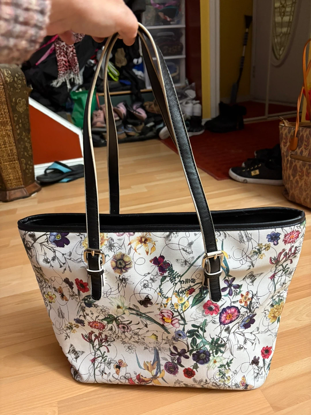 Women’s Flowers pattern Purse $10 firm