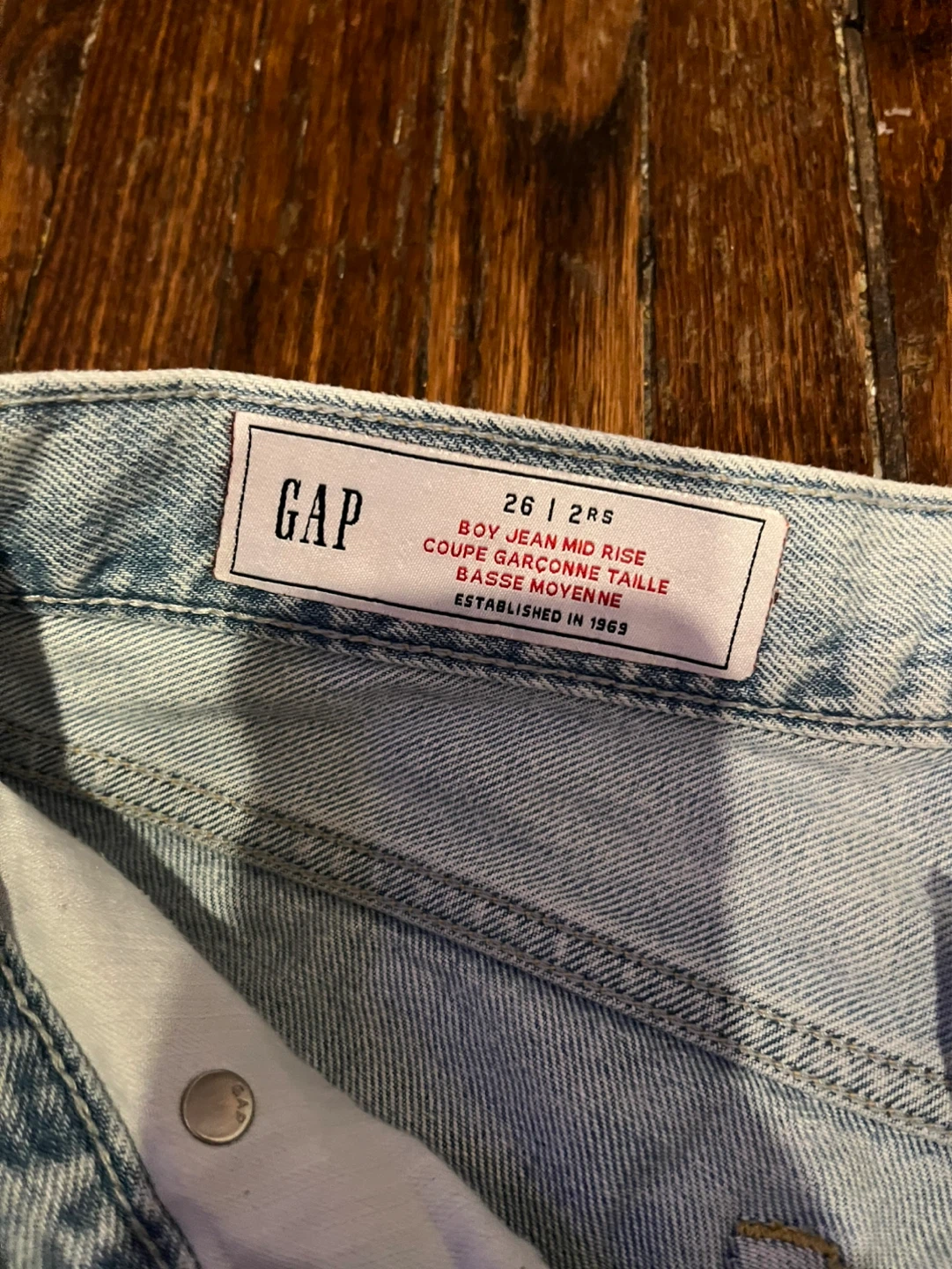 GAP Boyfriend Jeans Mid Rise Distressed Light Wash Jeans Size 26 - photo 2