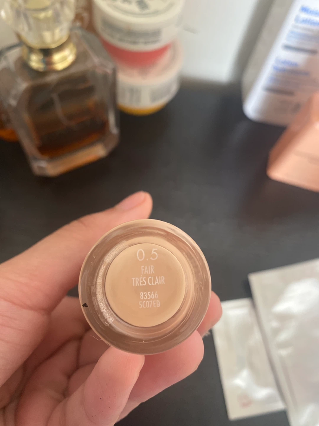 e.l.f. Halo Glow Liquid Filter - Shade 0.5 Fair - photo 2