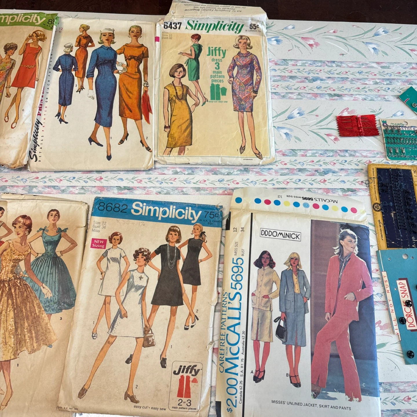 Simplicity & McCall's Vintage Sewing Patterns Assorted - photo 5