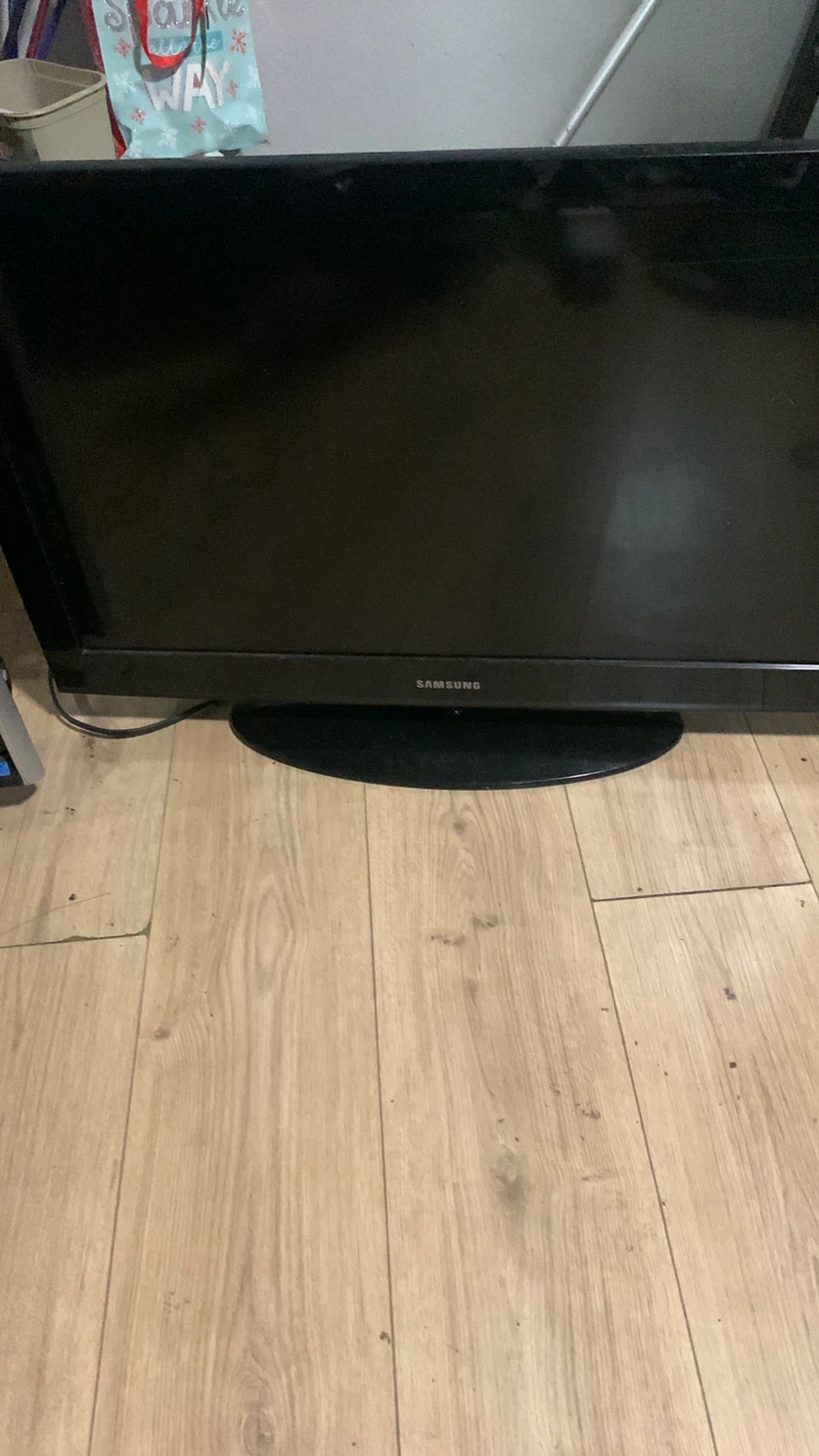Samsung and JVC Televisions - photo 4