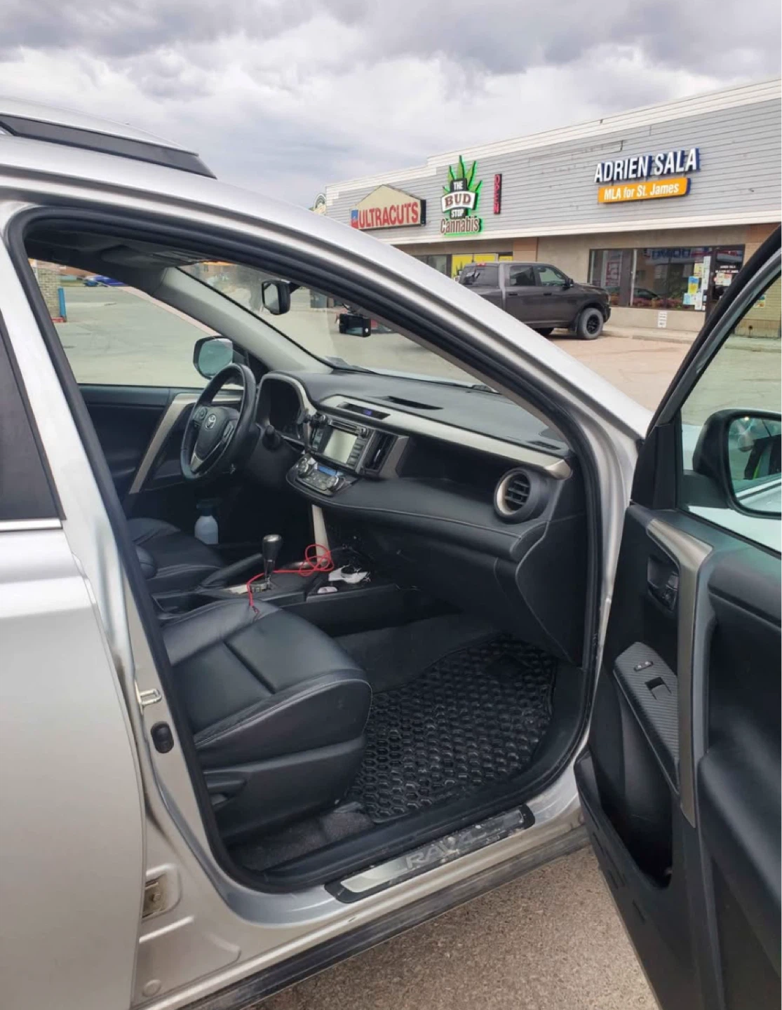 2015 Toyota RAV4 - photo 2