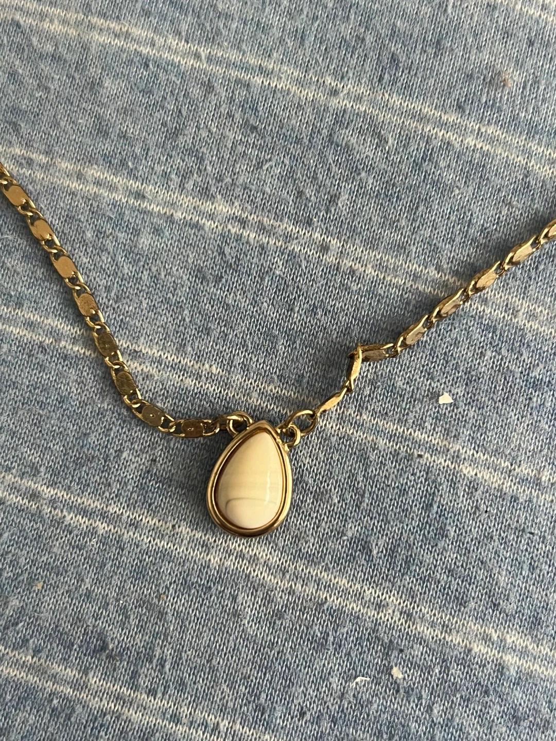 Gold tone necklace with white pendant - photo 2