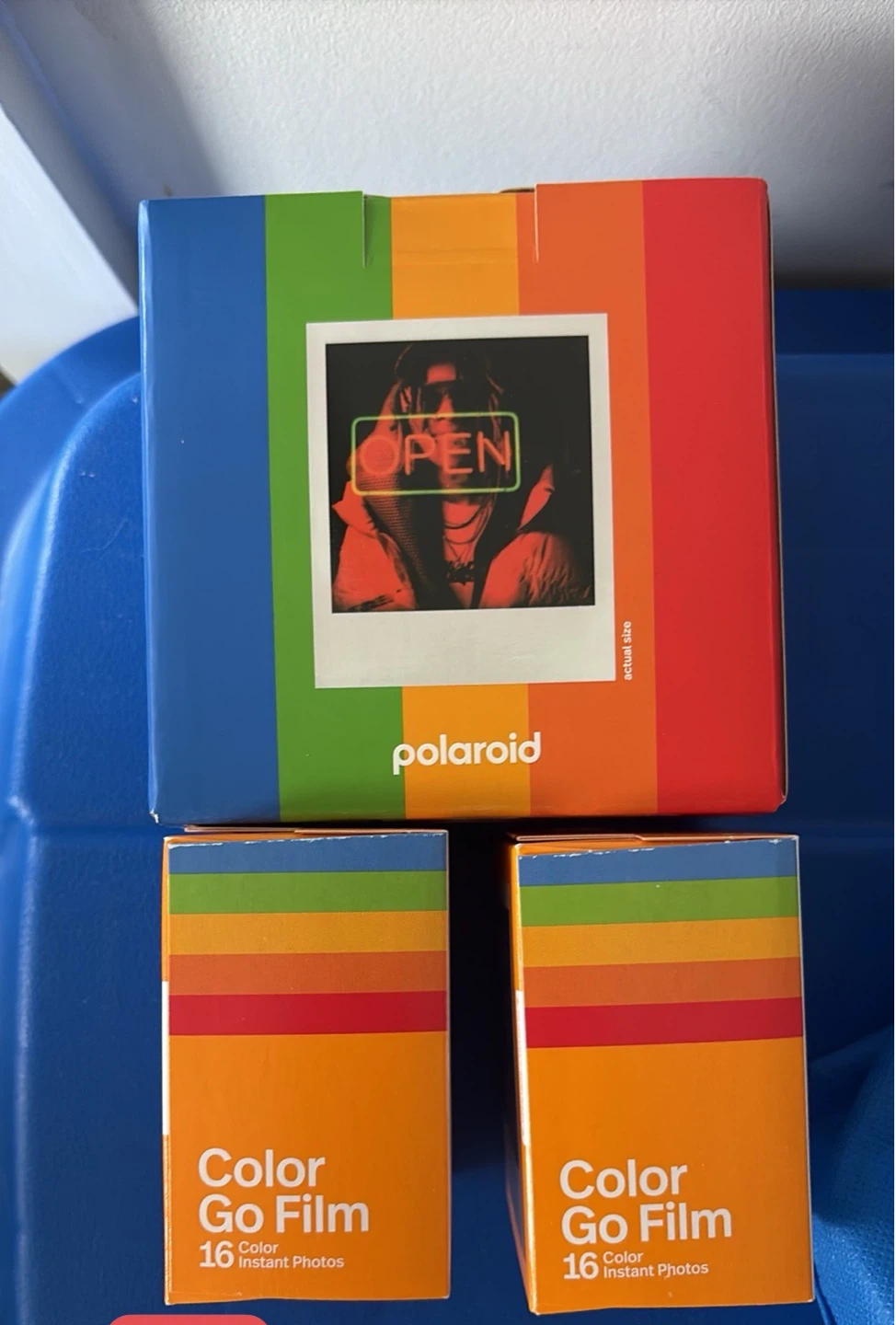 Polaroid Color Film go gen 2 camera with 2 x 16 Instant Photos