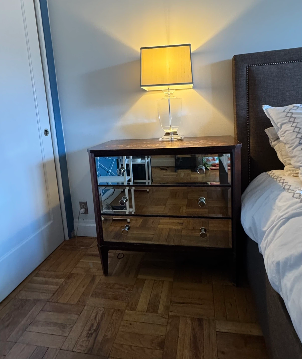 Ethan Allen Pair of Mirrored Dresser Nightstand - photo 4