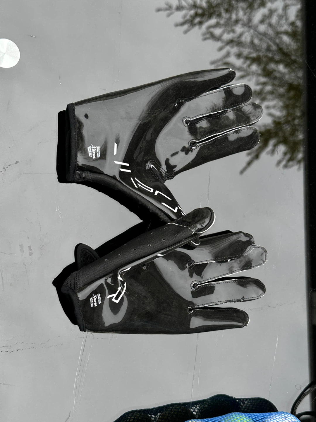 Nike Receiver Gloves and Assorted Golf Balls with Mesh Bag - photo 3