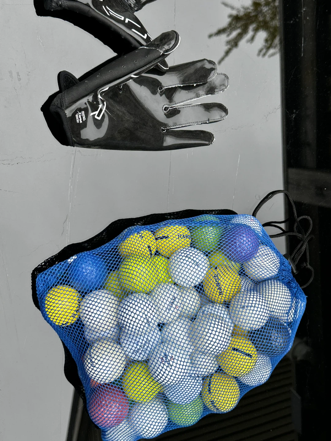 Nike Receiver Gloves and Assorted Golf Balls with Mesh Bag - photo 4